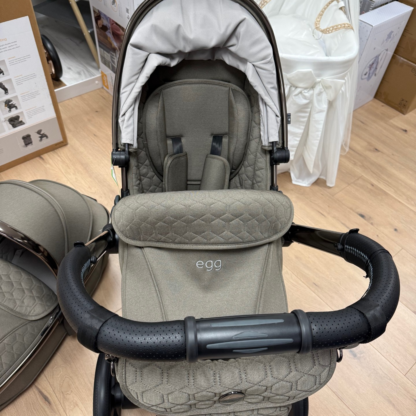 EX-DISPLAY Egg3 Luxury 8 Piece i-Size Bundle - Mink
