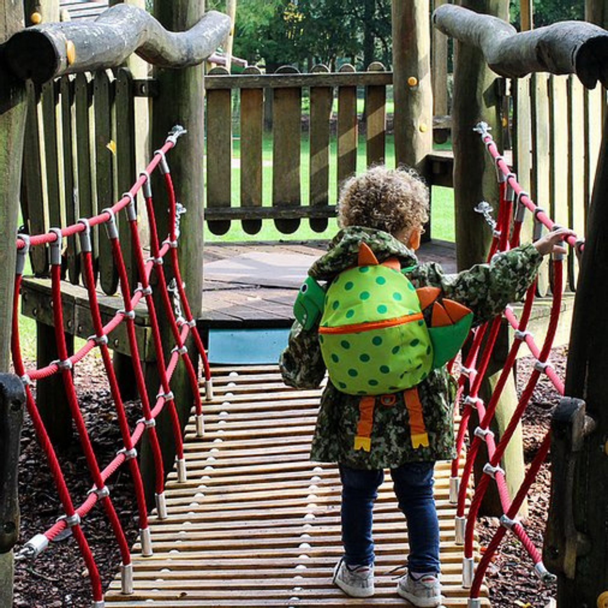 Baby rucksack with outlet reins