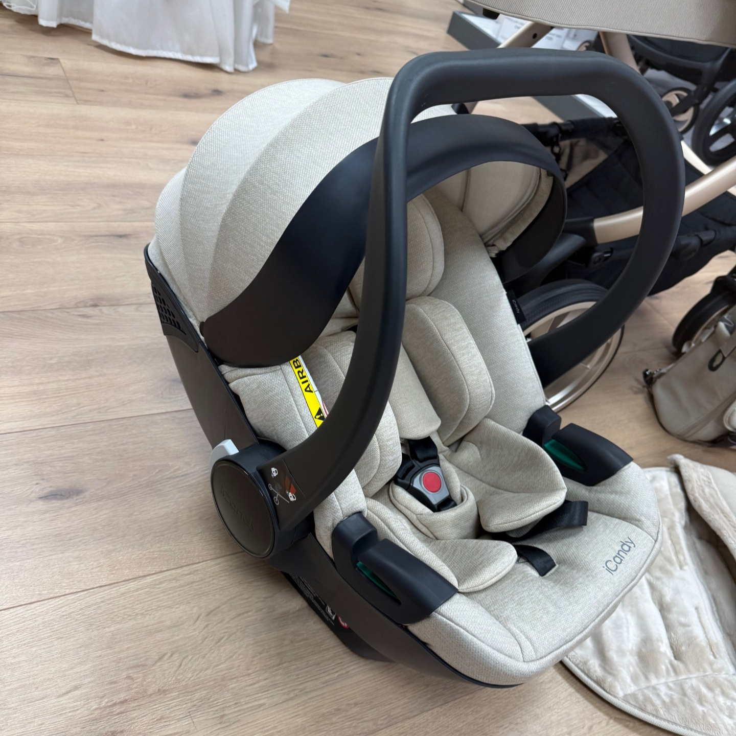 EX-DISPLAY iCandy Peach 7 Biscotti Complete Bundle With Cocoon Car Seat & Base