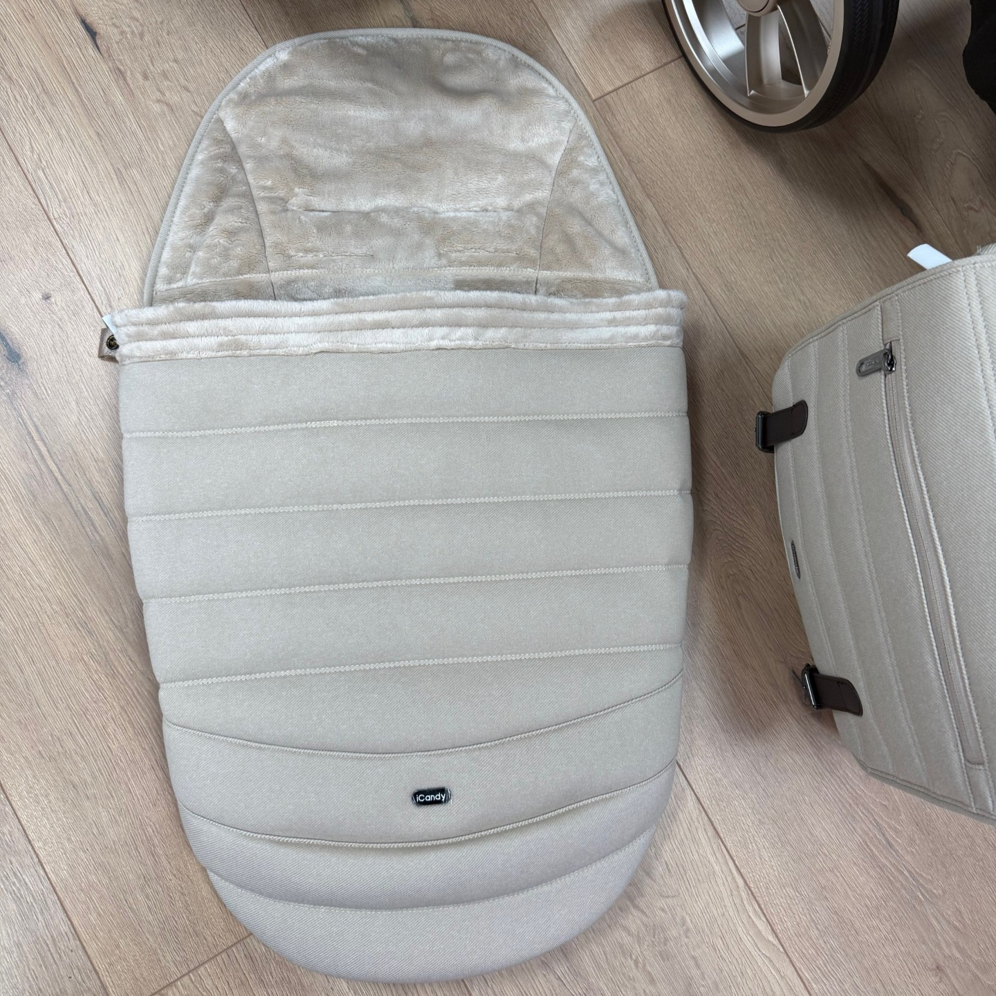 EX-DISPLAY iCandy Peach 7 Biscotti Complete Bundle With Cocoon Car Seat & Base