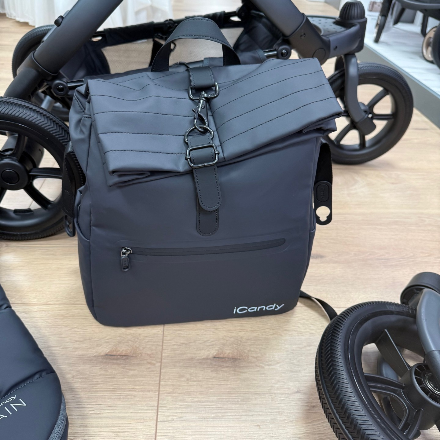 EX-DISPLAY iCandy Peach 7 All Terrain Storm Complete Bundle With Cocoon Car Seat & Base