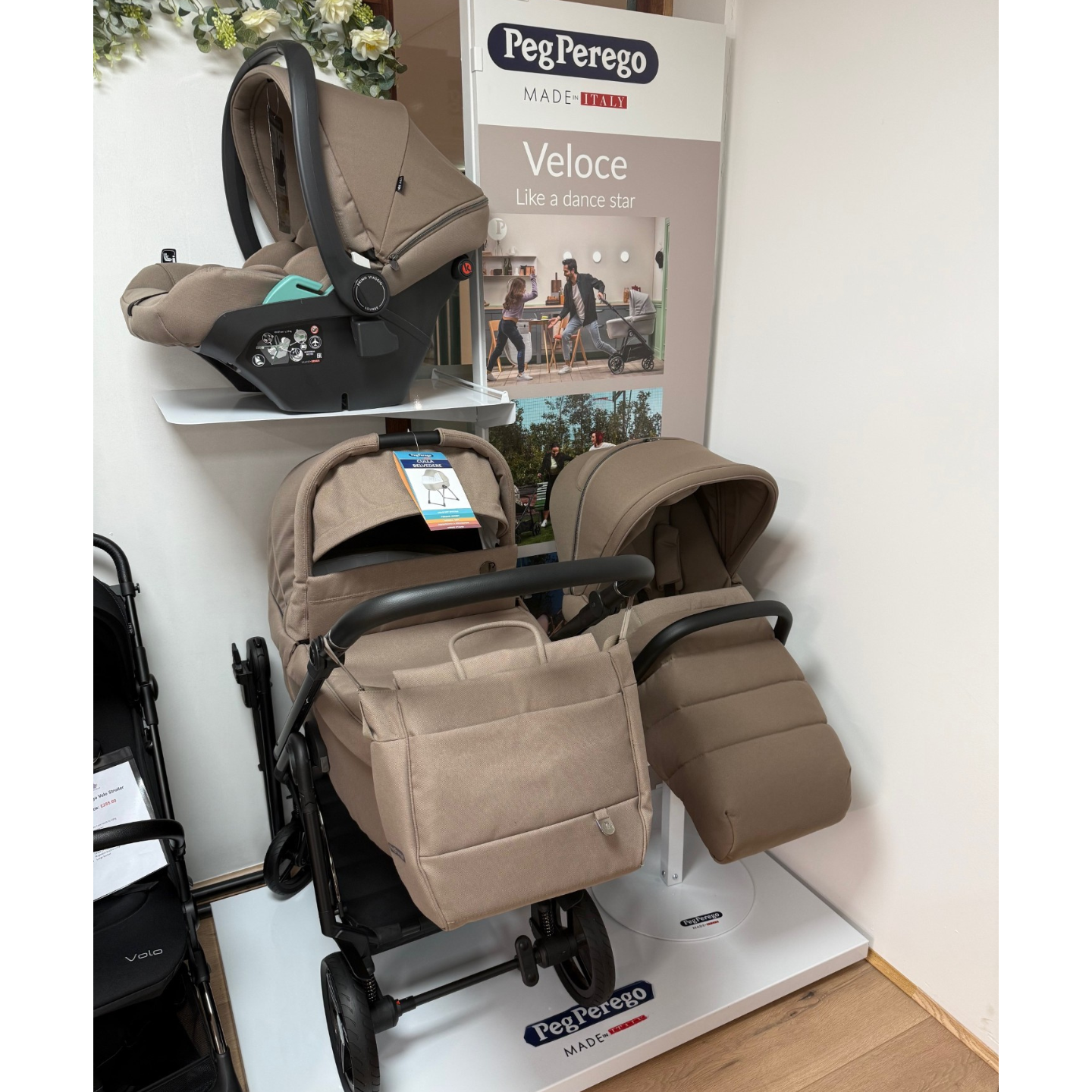 EX-DISPLAY Peg Perego Veloce Deluxe Pine Bark Travel System