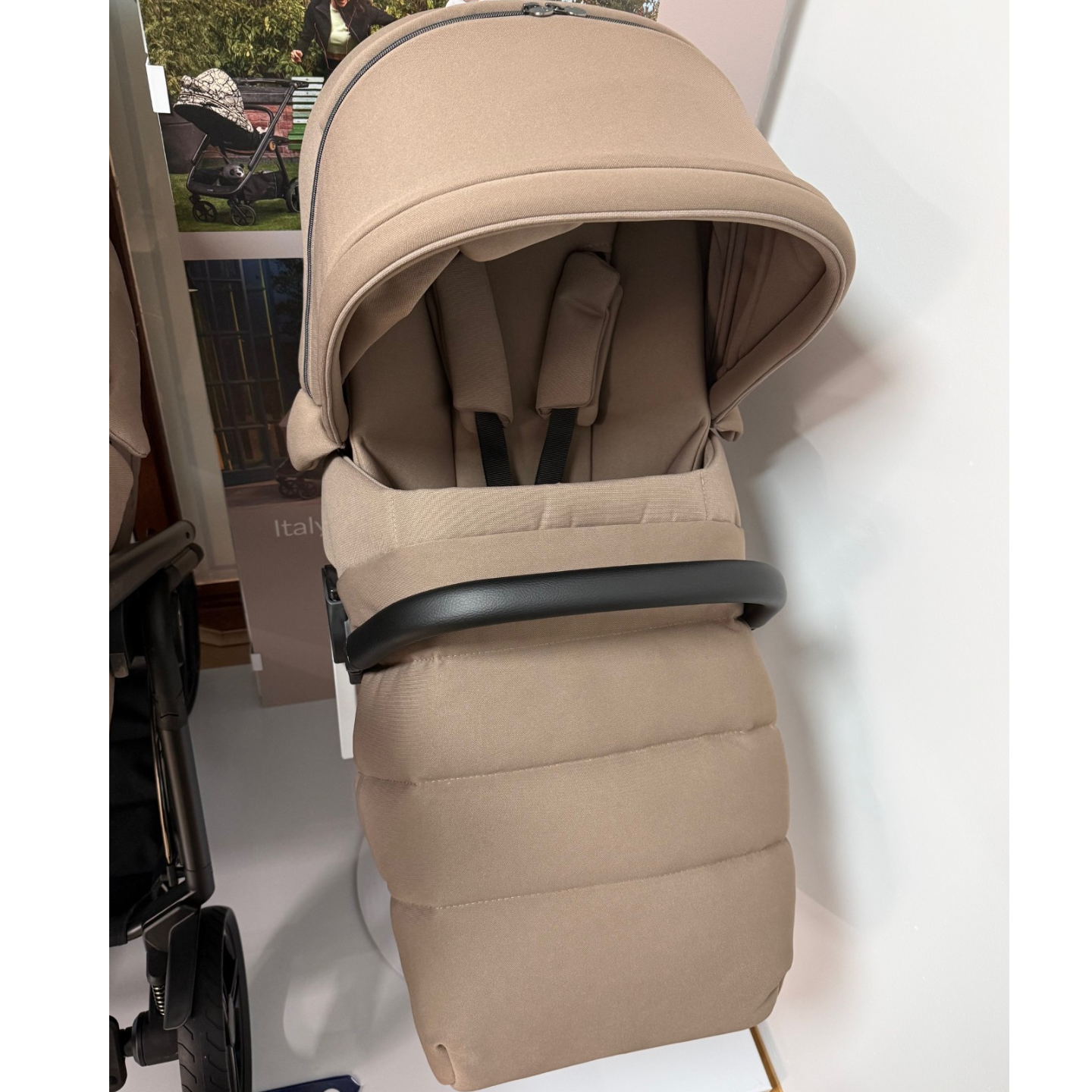 EX-DISPLAY Peg Perego Veloce Deluxe Pine Bark Travel System